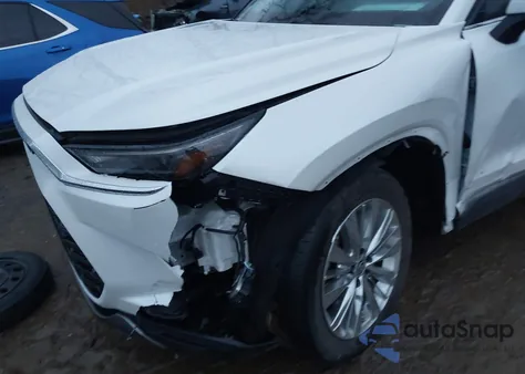 2024 Toyota Grand Highlander Platinum z USA, uszkodzony, nr VIN 5TDAAAB56RS056342